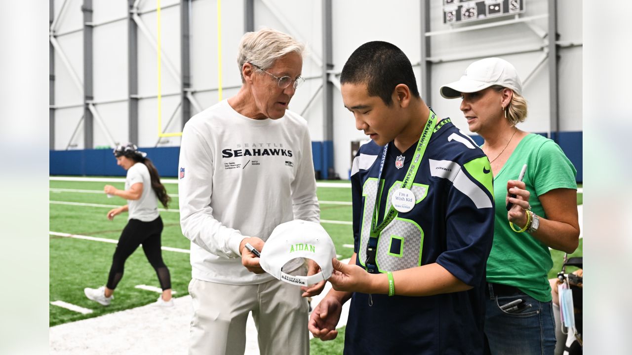 PHOTOS: Make-A-Wish Gives A Visit To The Seahawks