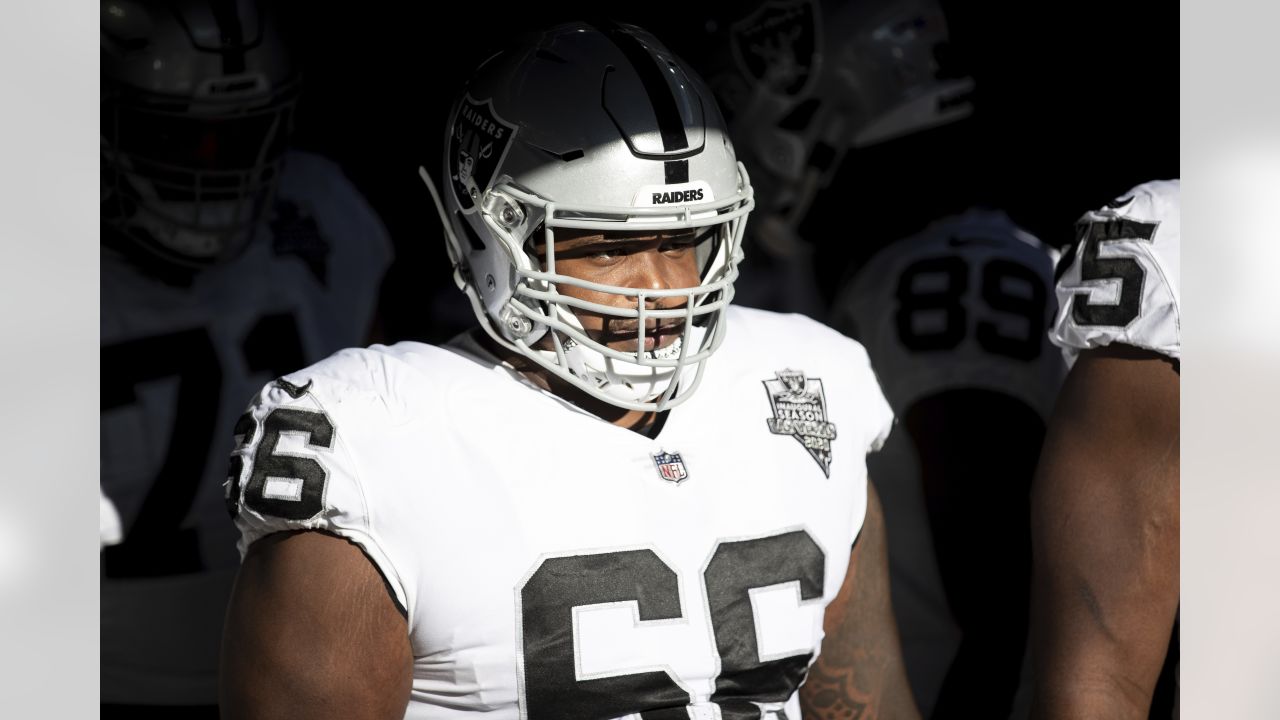 Seahawks trade fifth-round pick to Raiders for right guard Gabe