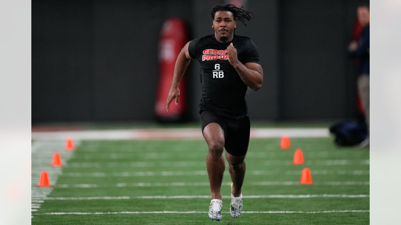 2023 NFL Draft: RB Kenny McIntosh Of Georgia Gets The Draft Call at Pick  No. 237 Overall