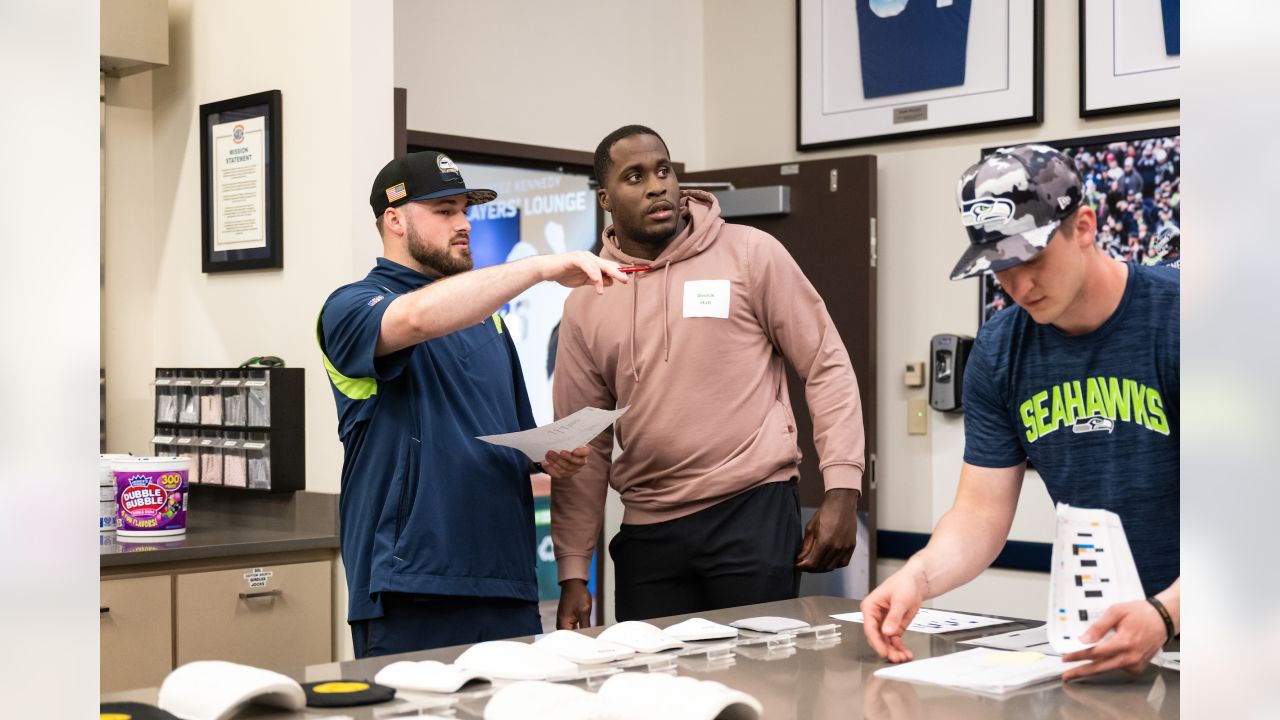 Undrafted rookie Ahlers has inside track on Seahawks' 3rd QB job