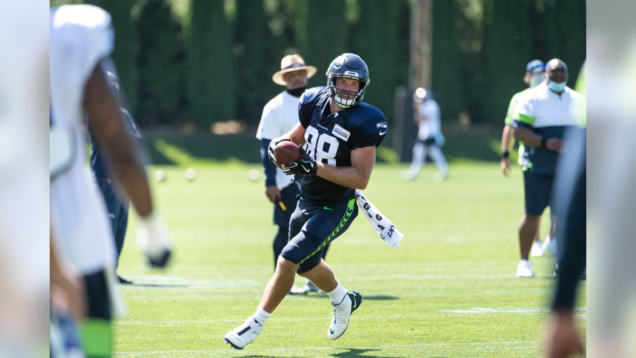 Seattle Seahawks sign QB Danny Etling after release from B.C. Lions -  3DownNation