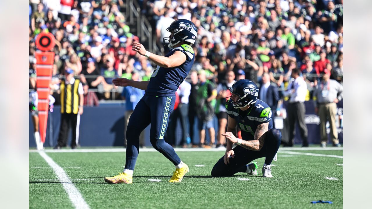 Rapid Reaction: Defense Dominates, Rookie Shines and Seahawks Come Away  With A Prime Time Win