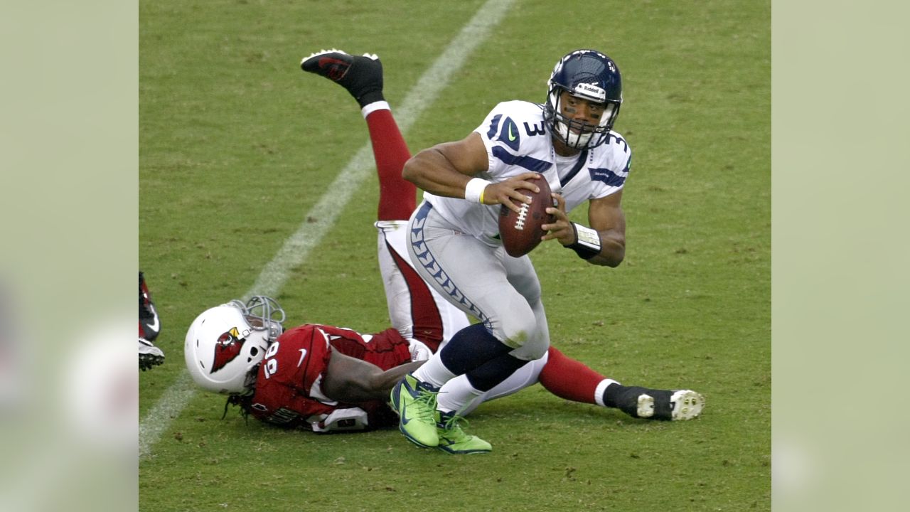 Arizona Cardinals quarterback Kurt Warner is hurried during the second half  of an NFL football game against the Indianapolis Colts Sunday, Sept. 27,  2009, in Glendale, Ariz. (AP Photo/Ross D. Franklin Stock