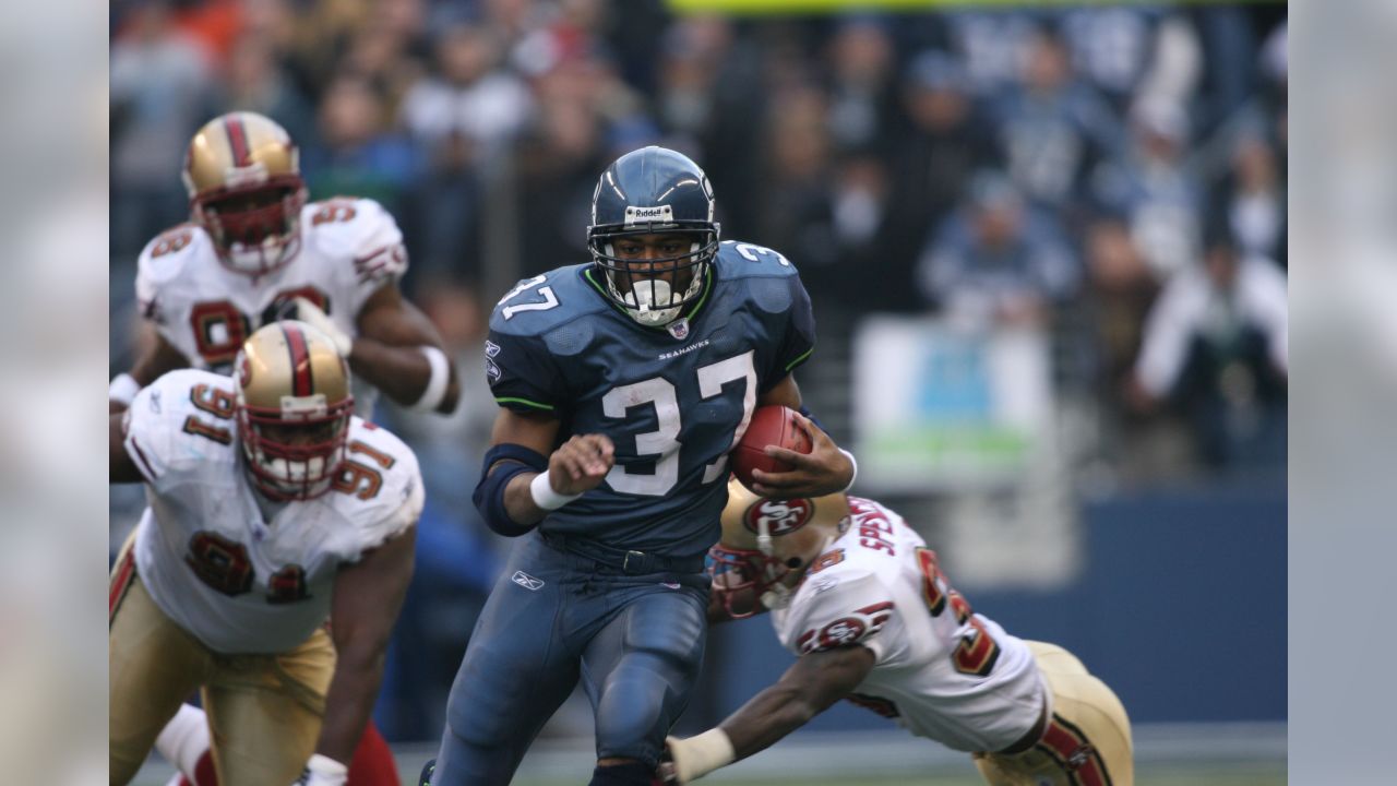 Shaun Alexander will enter Seahawks Ring of Honor on October 16