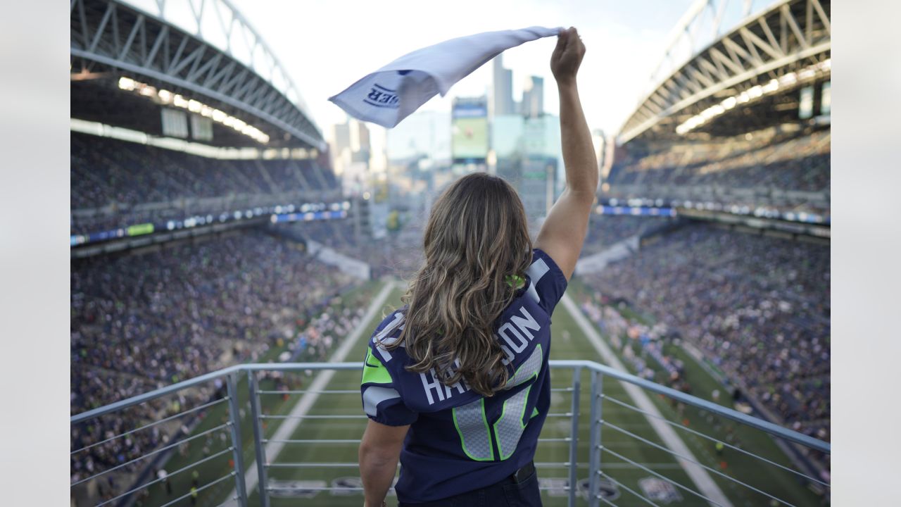 DVIDS - Images - Navy Region Northwest Passes Seahawks' 12th-Man