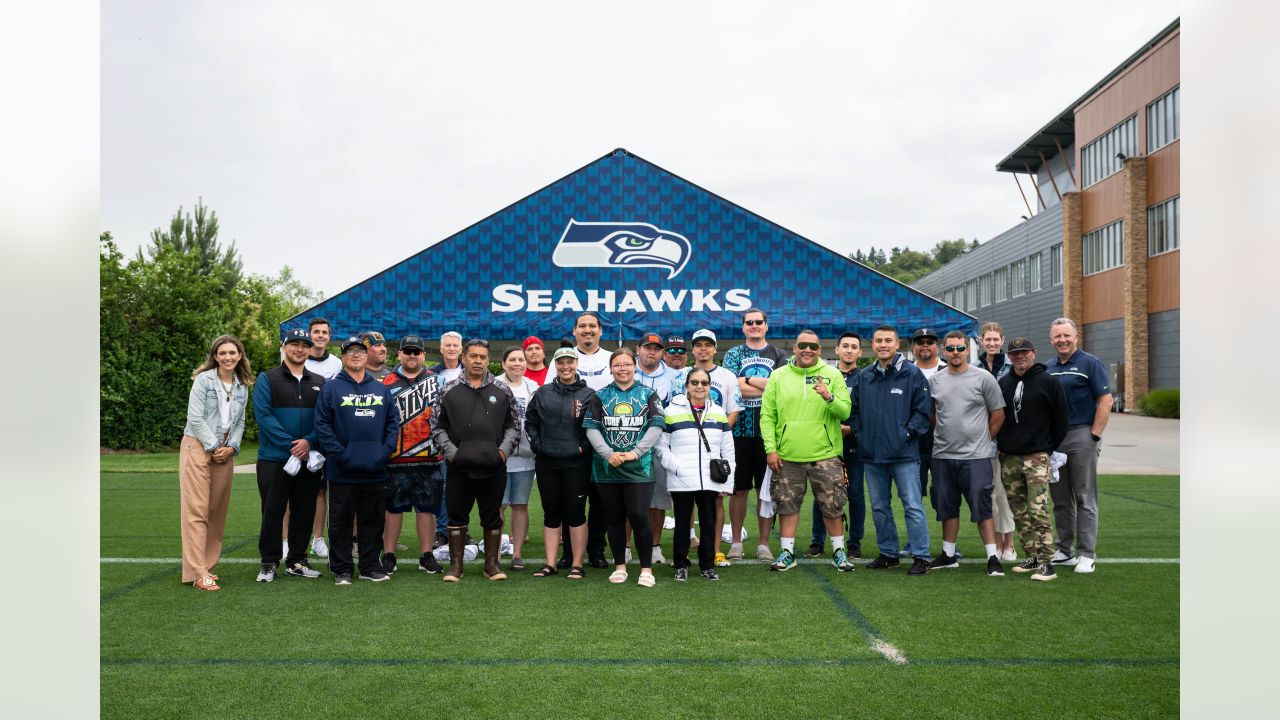 Seattle Seahawks rookies, Muckleshoot Indian Tribe canoe across