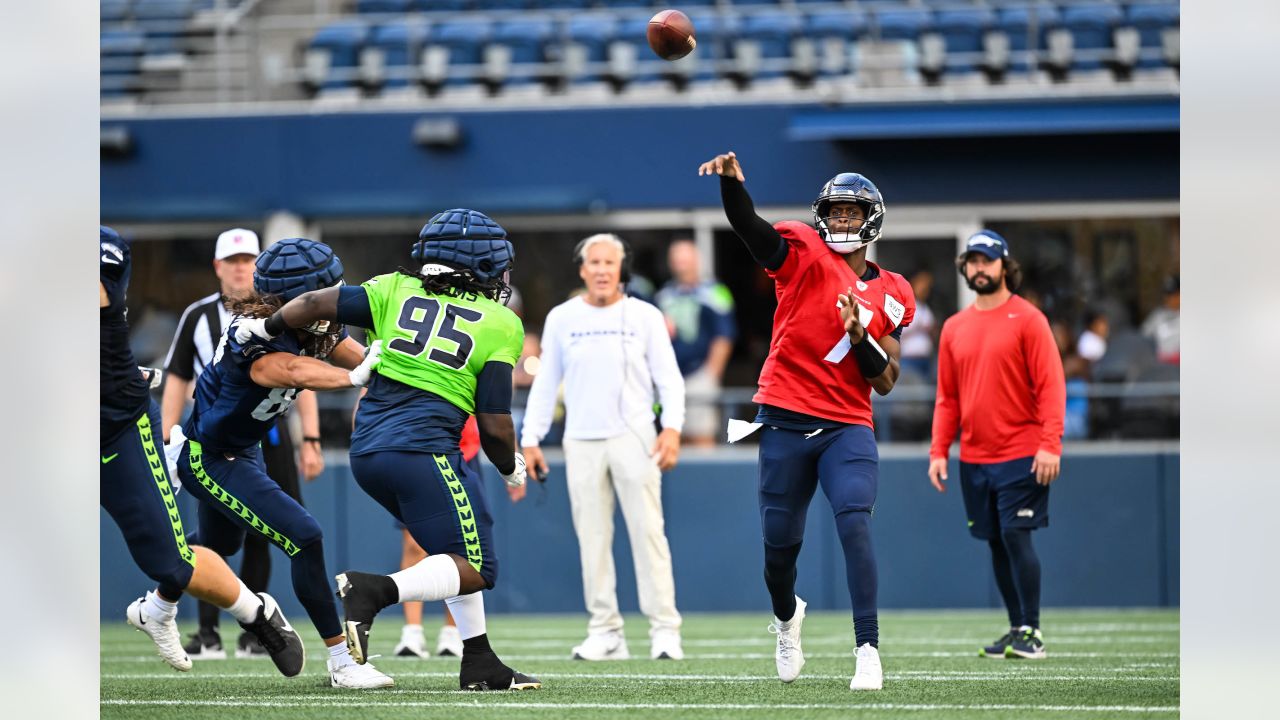 Chicago Bears kicker Cairo Santos (2) talks with Seattle Seahawks kicker  Jason Myers (5) before an NFL football game, Thursday, Aug. 18, 2022, in  Seattle. (AP Photo/Caean Couto Stock Photo - Alamy