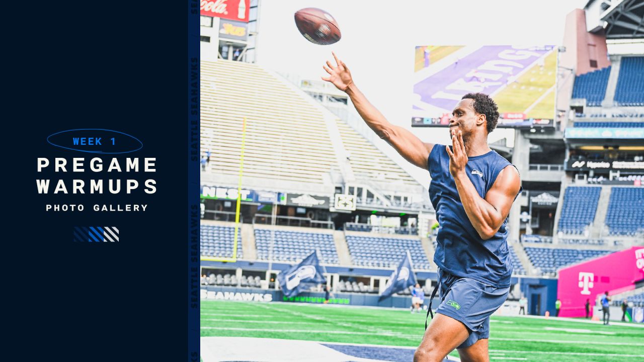 Best Photos From Seahawks-Rams Pregame Warmups