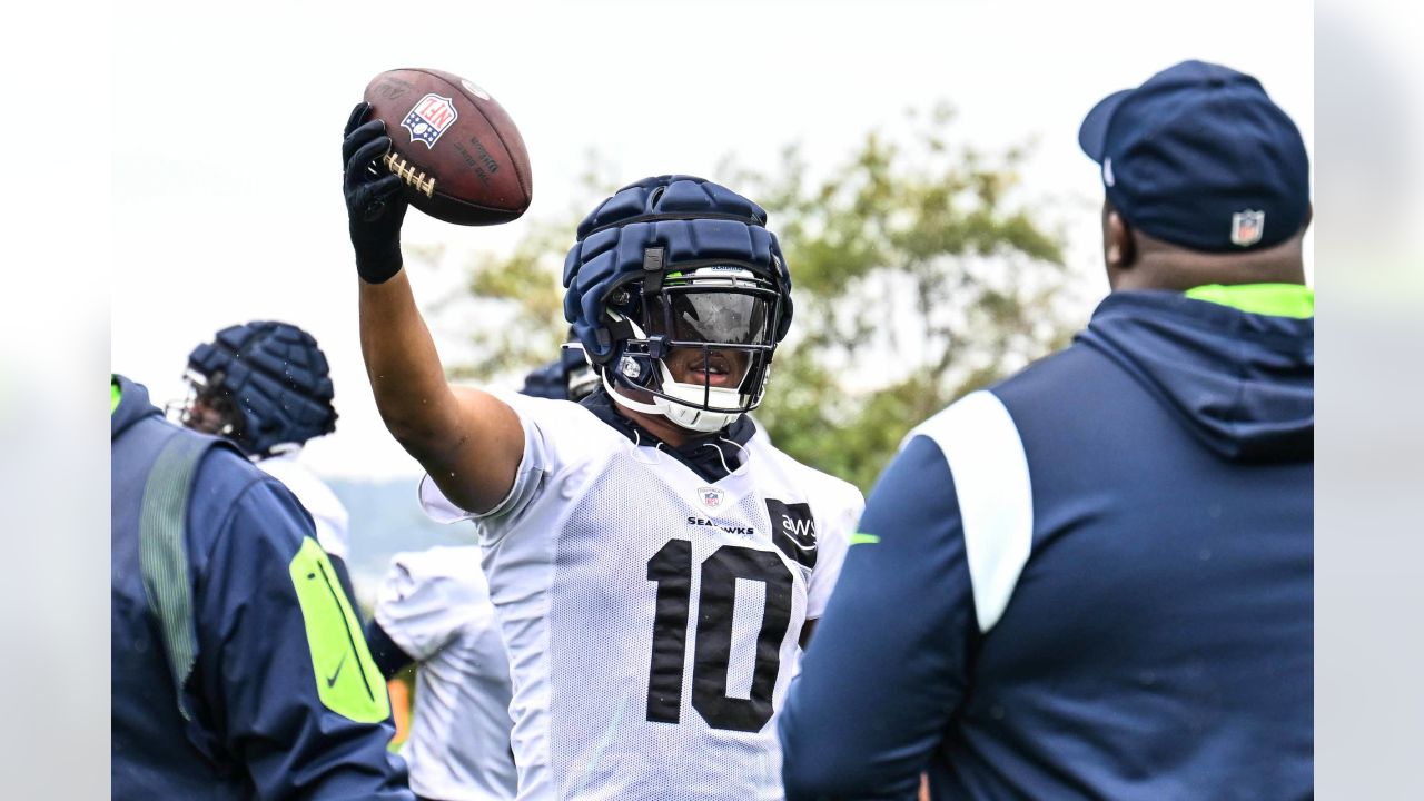 Seattle Seahawks linebacker Uchenna Nwosu (10) stretches before the NFL  football team's mock game, Friday, Aug. 4, 2023, in Seattle. (AP  Photo/Lindsey Wasson Stock Photo - Alamy