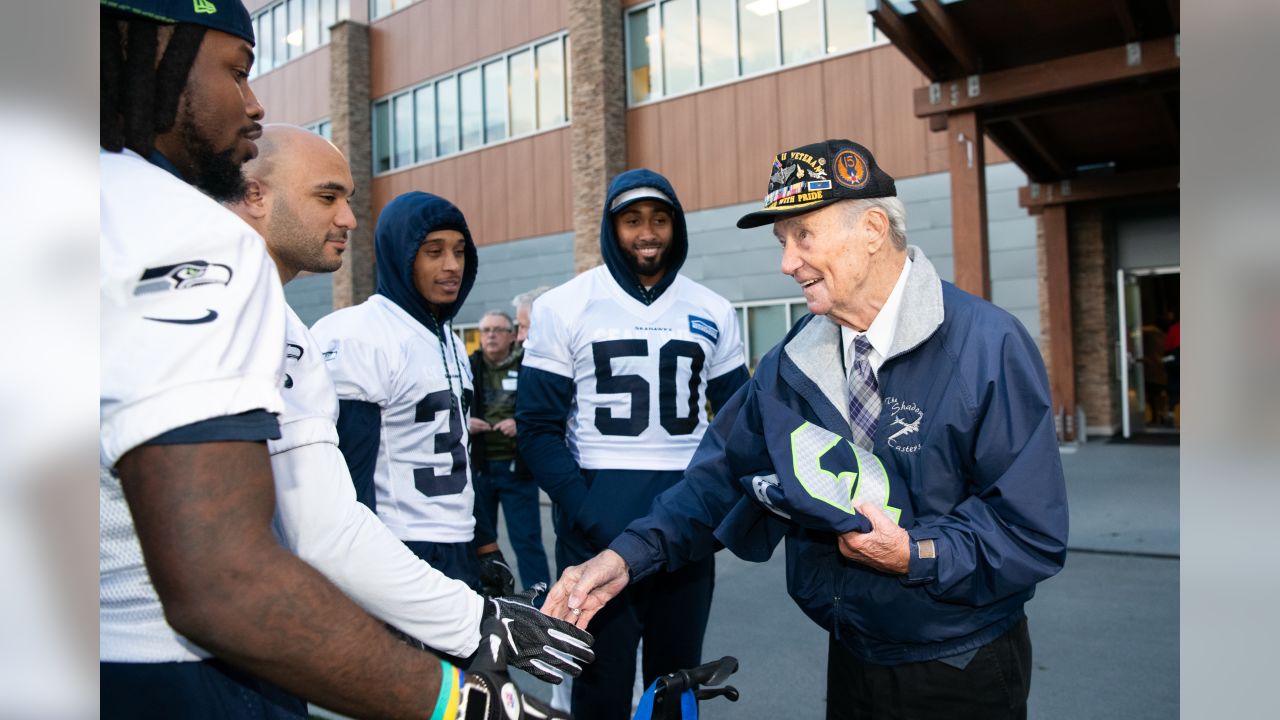 Seahawks salute to store service game 2018