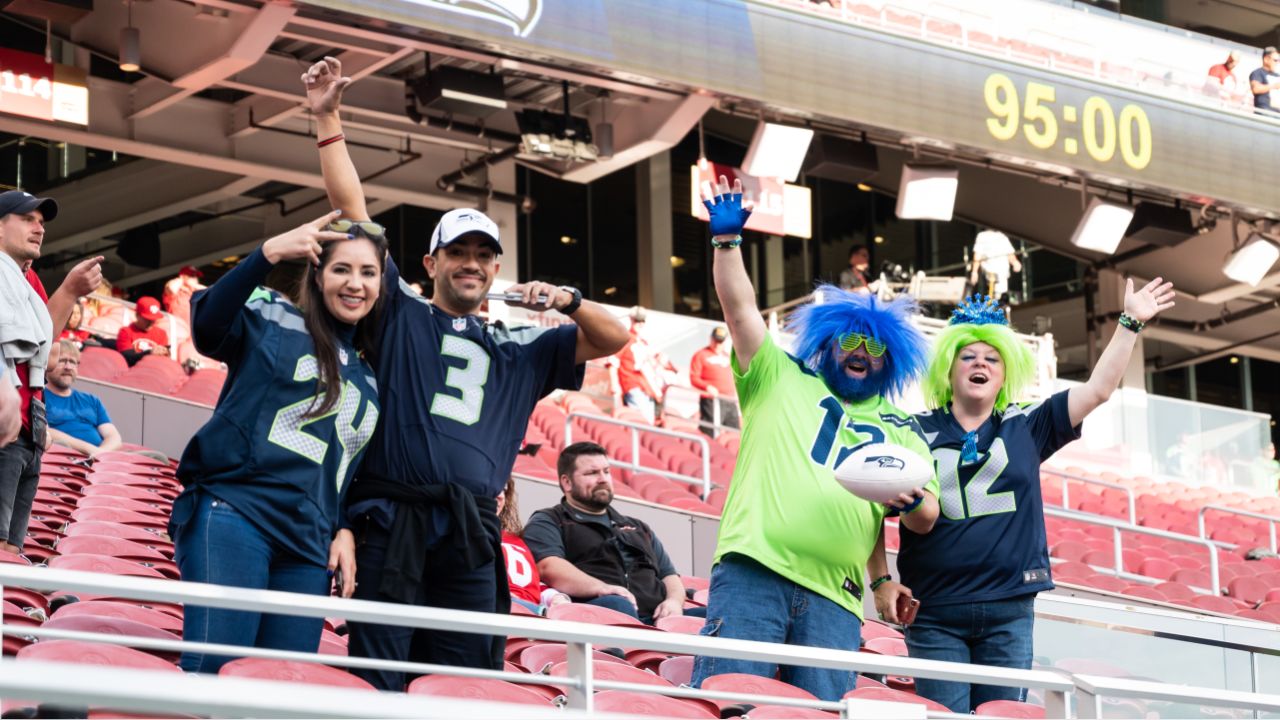 Russell Wilson, Seahawks celebrate Sounders' MLS Cup victory