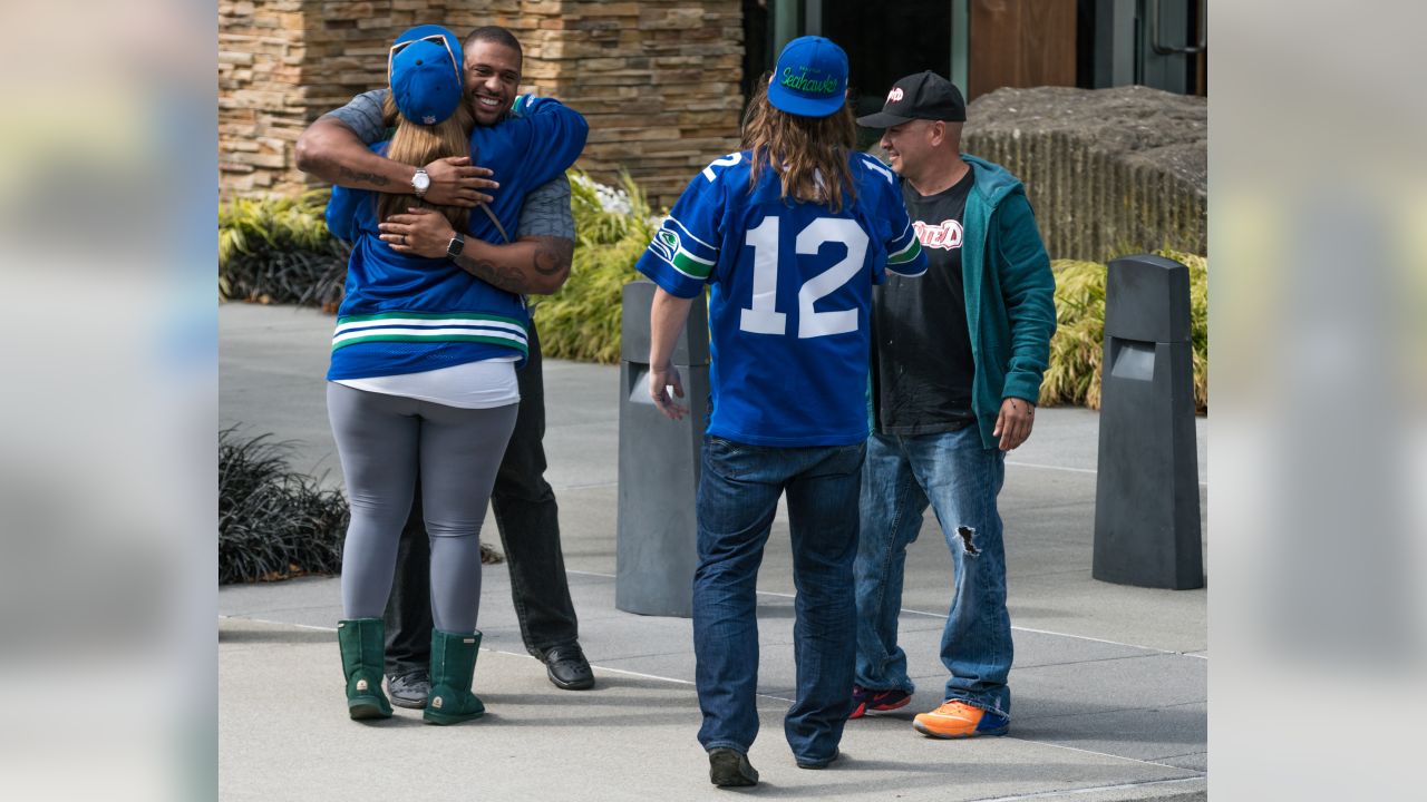 Kitsap fans watch NFL Draft with Seahawk players