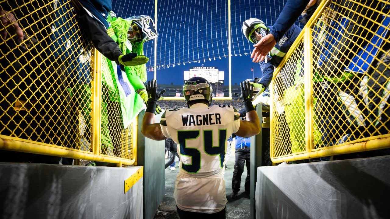 End of an era: Seahawks releasing legendary linebacker Bobby Wagner - Field  Gulls