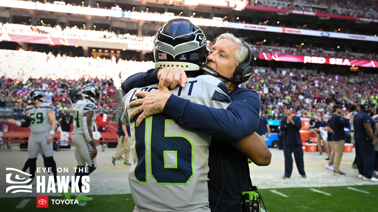 12s celebrate playoff-bound Seahawks after winning at Lumen Field