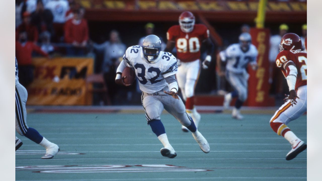 Seattle Seahawks' Nick Bellore (44) during the first half of an NFL  football game against the Arizona Cardinals, Sunday, Nov. 6, 2022, in  Glendale, Ariz. (AP Photo/Darryl Webb Stock Photo - Alamy