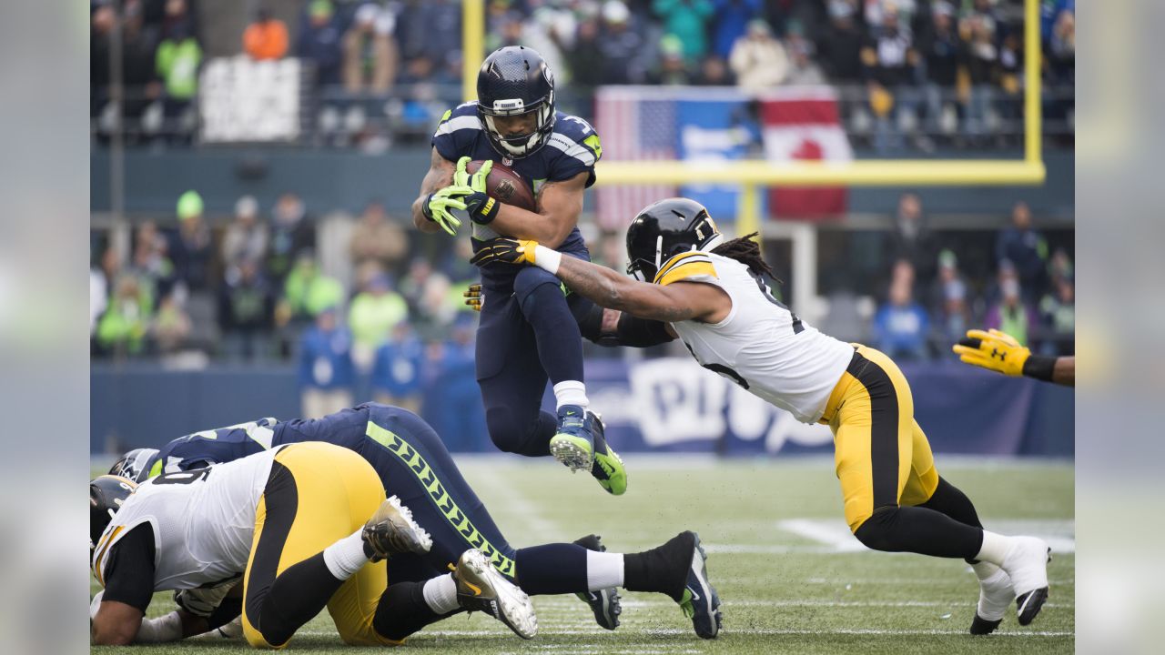 Seahawks RB Thomas Rawls Does His Best Beast Mode Imitation for