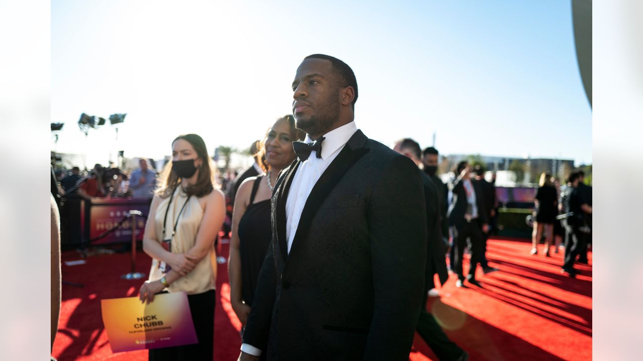 Seahawks QB Russell Wilson takes the red carpet at 2022 NFL Honors