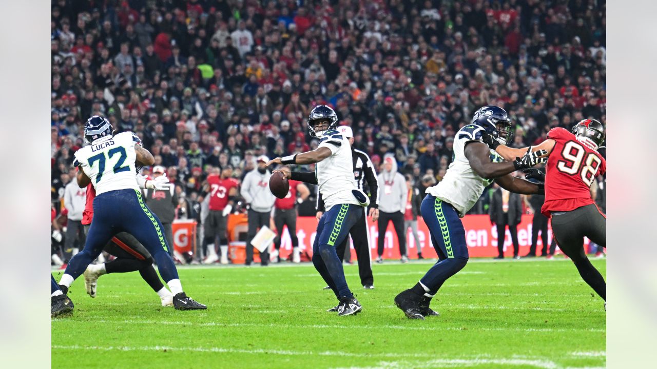 NFL Week 10, Seahawks vs. Buccaneers: Seattle falls 21-16 in Germany -  Field Gulls