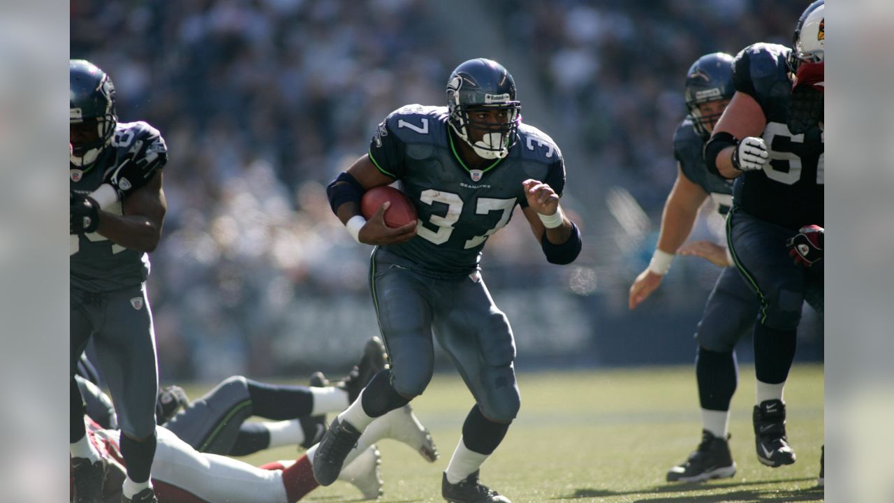 Watch Shaun Alexander get Seahawks Ring of Honor news he'll never forget