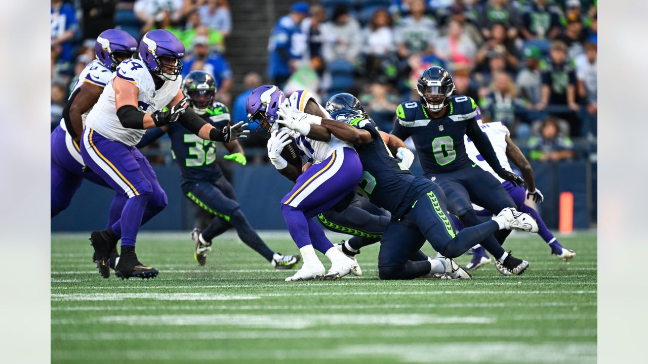 Seahawks wearing blue on blue uniforms vs. Rams in Week 1