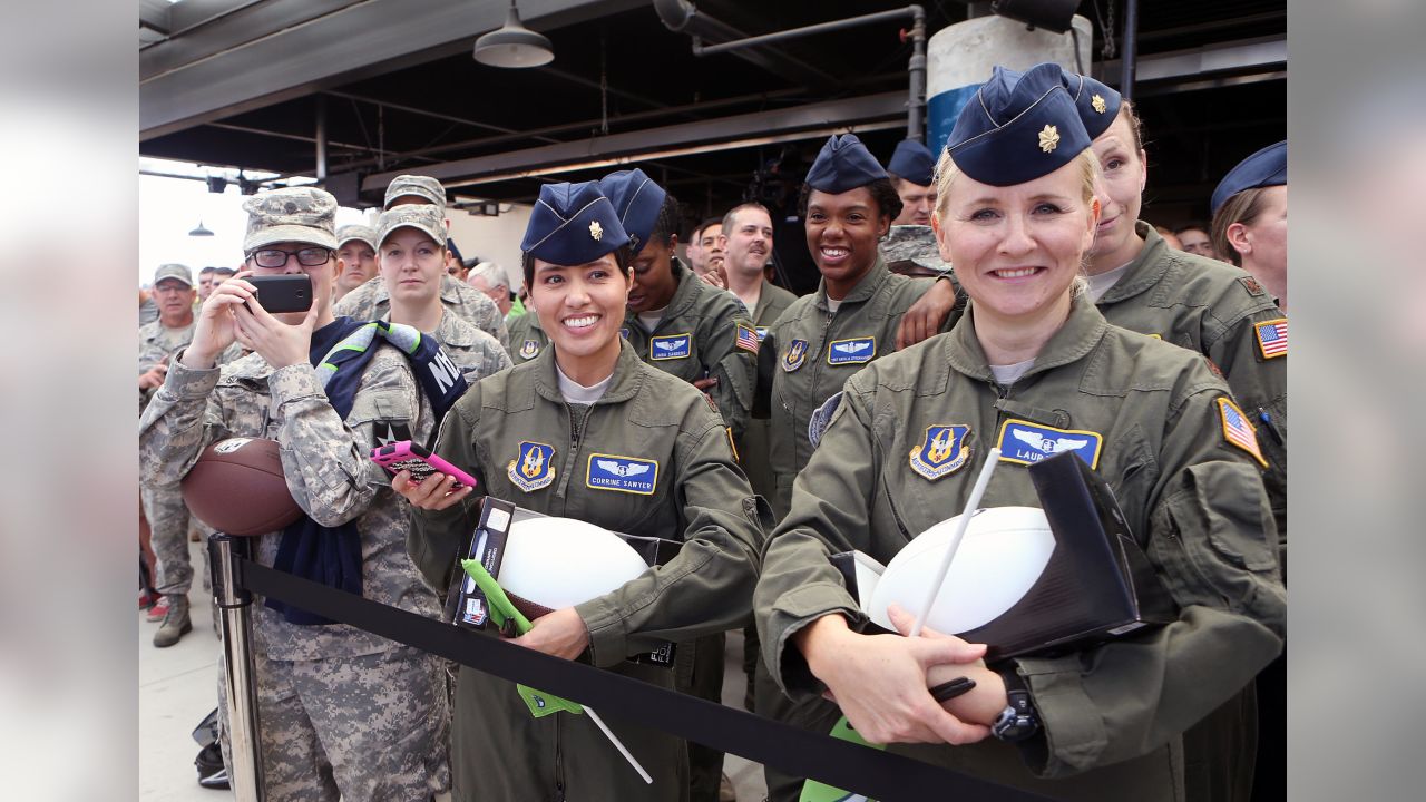 Seattle Seahawks share Lombardi Trophy with military fans > 446th Airlift  Wing > News