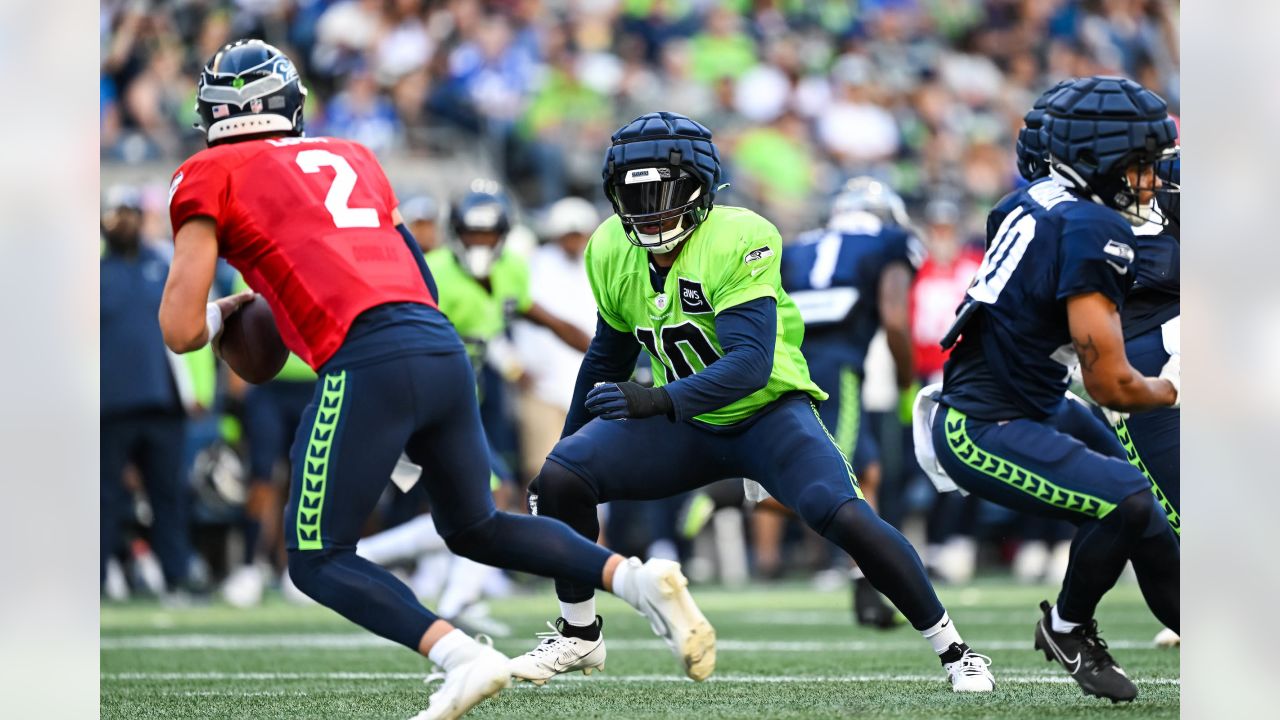 Chicago Bears kicker Cairo Santos (2) talks with Seattle Seahawks kicker  Jason Myers (5) before an NFL football game, Thursday, Aug. 18, 2022, in  Seattle. (AP Photo/Caean Couto Stock Photo - Alamy