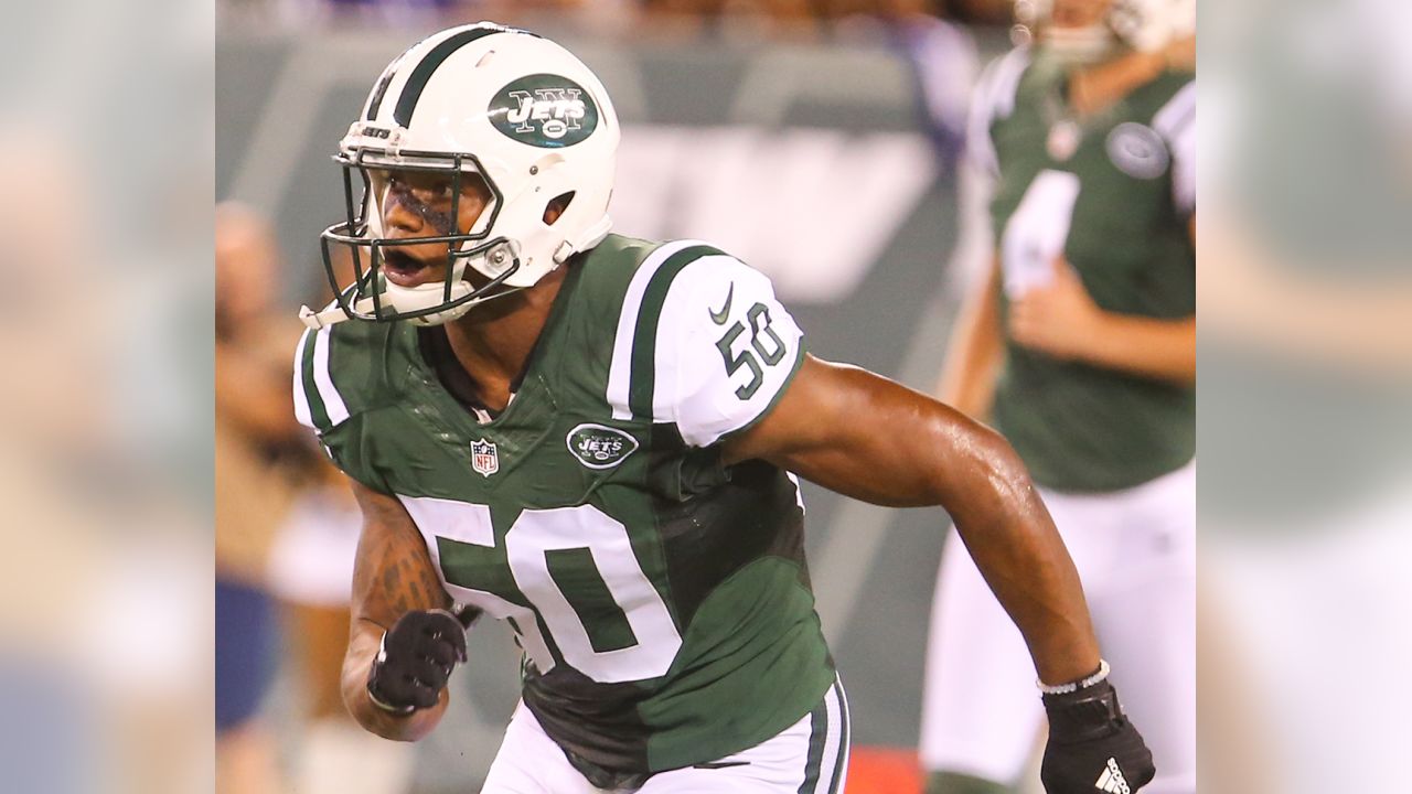 December 19th, 2015:.New York Jets wide receiver Eric Decker (87) catches a  pass during warmups at an NFL football game between the New York Jets and  Dallas Cowboys on Saturday night at