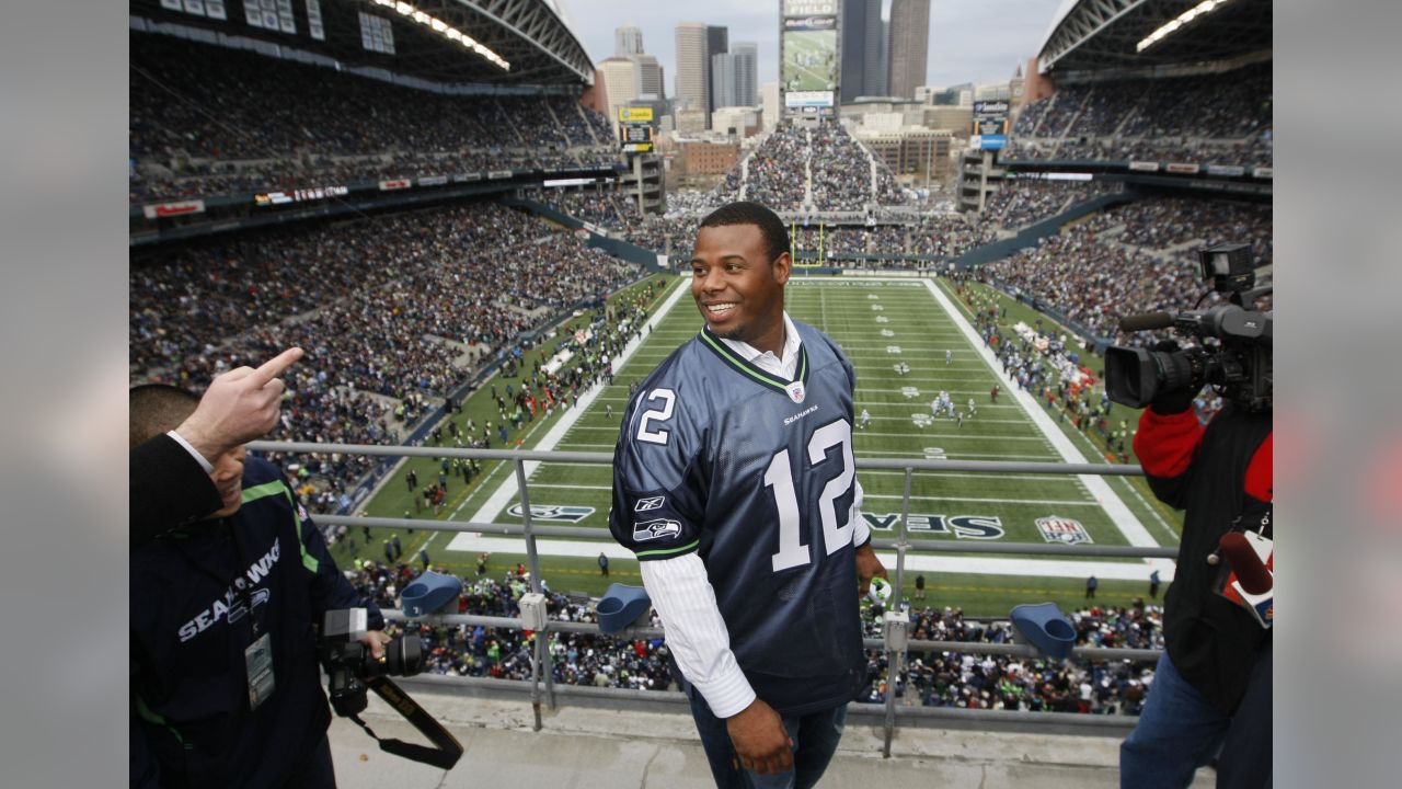 Ken Griffey Jr. Makes Surprise Visit During Richard Sherman's