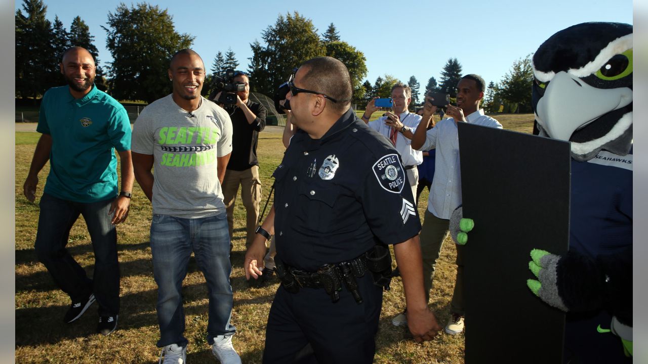 Seahawks' Doug Baldwin, son of a cop, 'demanded' state attorneys general  review policing policies