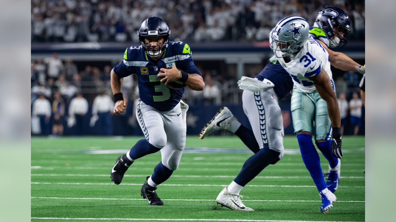 Overmatched and out: Offensive ineptitude dooms Seahawks in wild