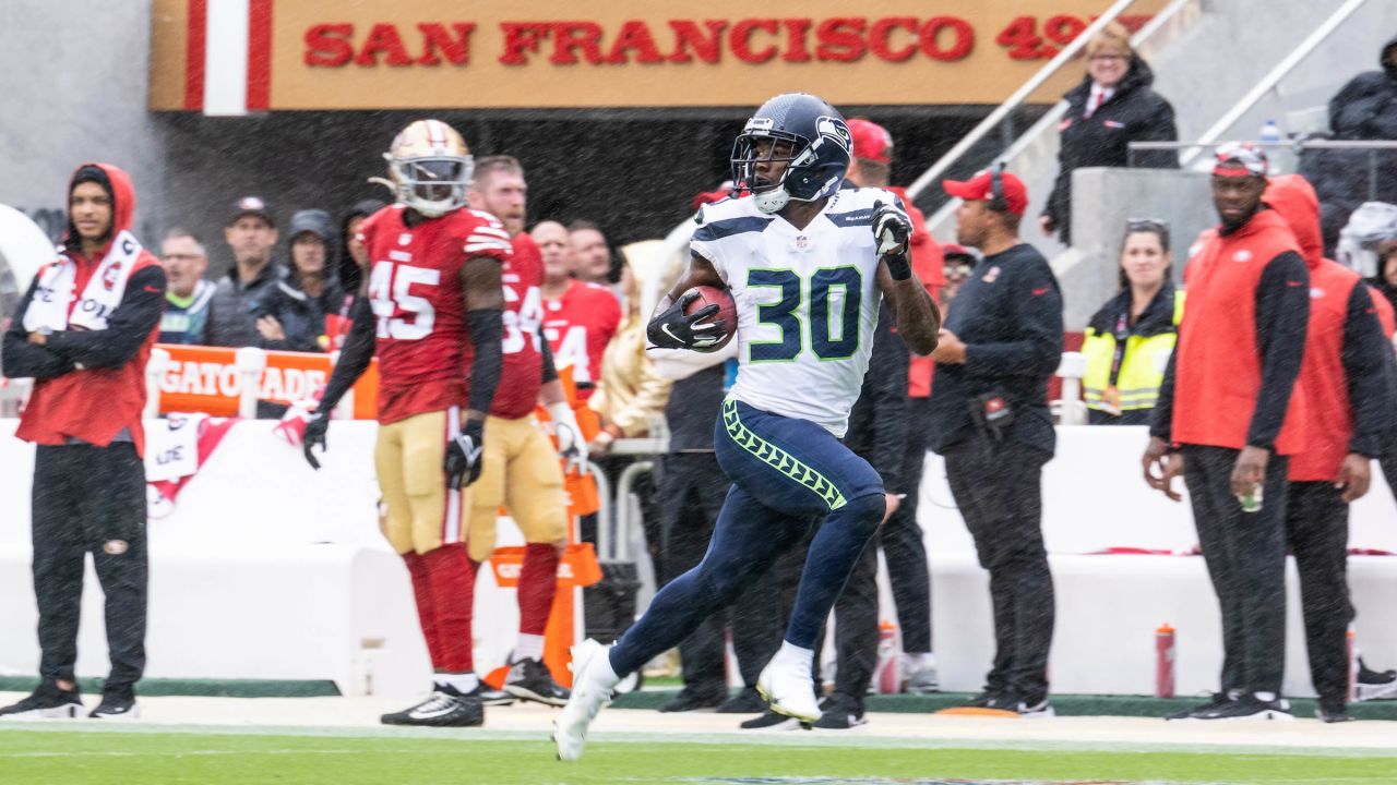 The @Seahawks will go with white jersey and blue pants today. Eagles in  what looks like all black or just a very, very dark g…