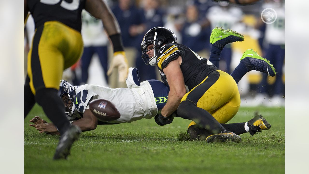 Pittsburgh Steelers linebacker T.J. Watt (90) celebrates after a tackle  during an NFL football game, Sunday, Nov. 13, 2022, in Pittsburgh, PA. (AP  Photo/Matt Durisko Stock Photo - Alamy