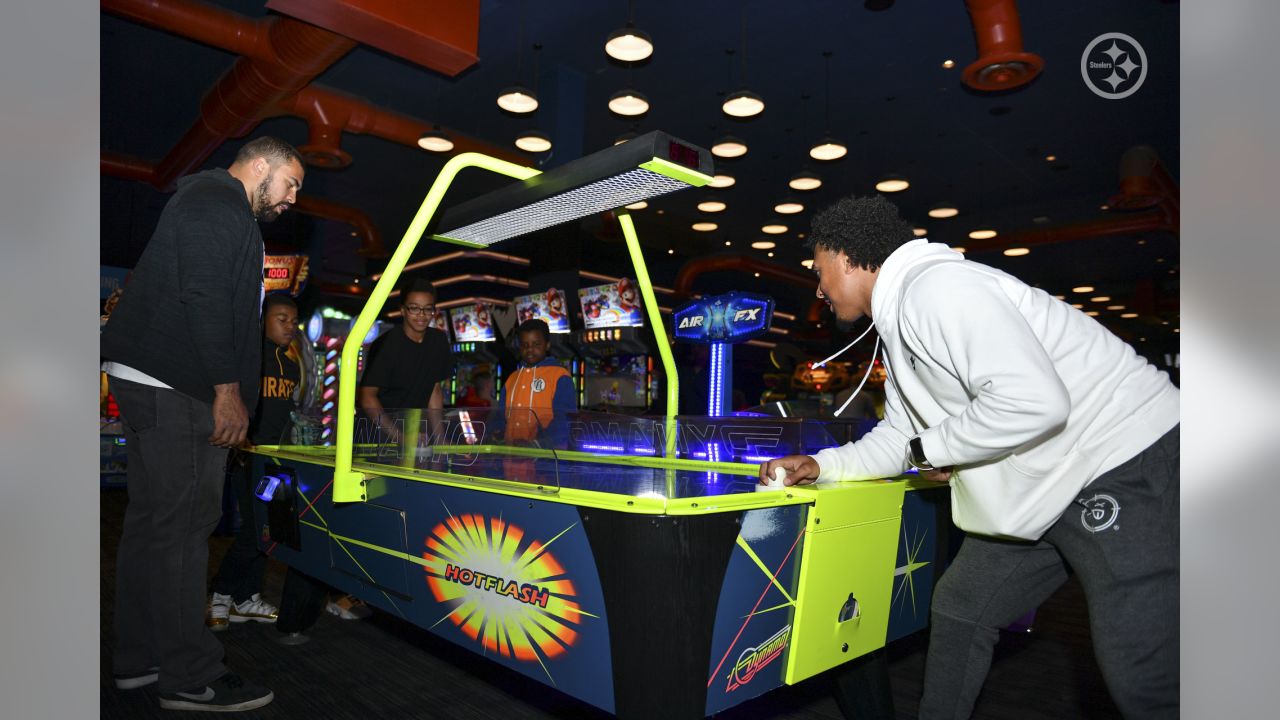 Heyward Gives Back Brings Smiles