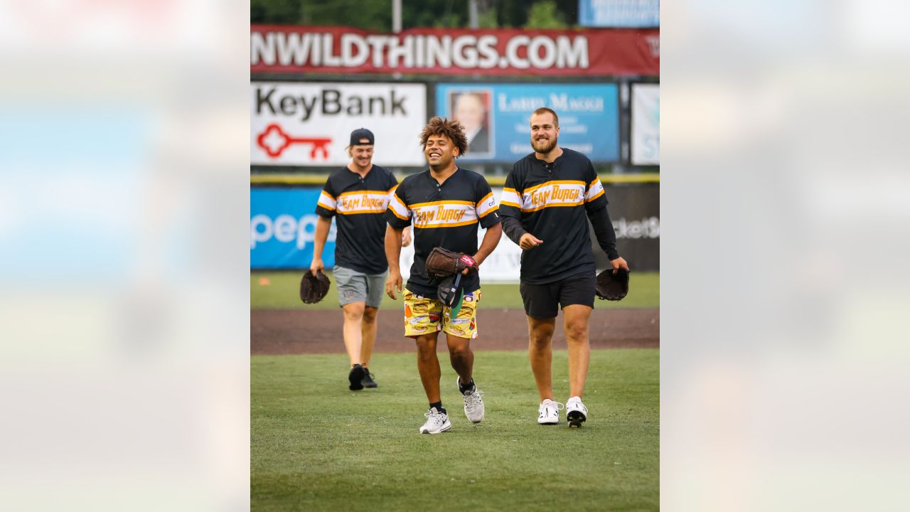 PHOTOS: Heyward hosts celebrity softball game