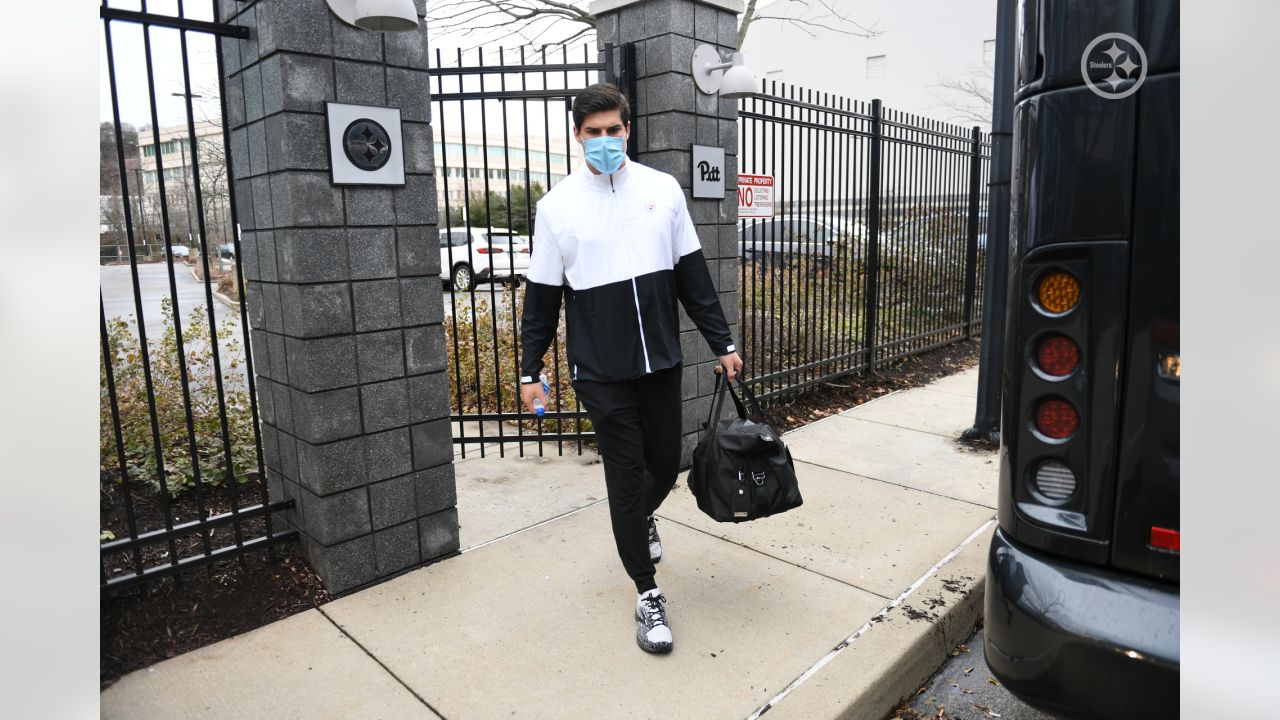 Cleveland Browns Bus Breaks Down on the Way to Face the Pittsburgh Steelers