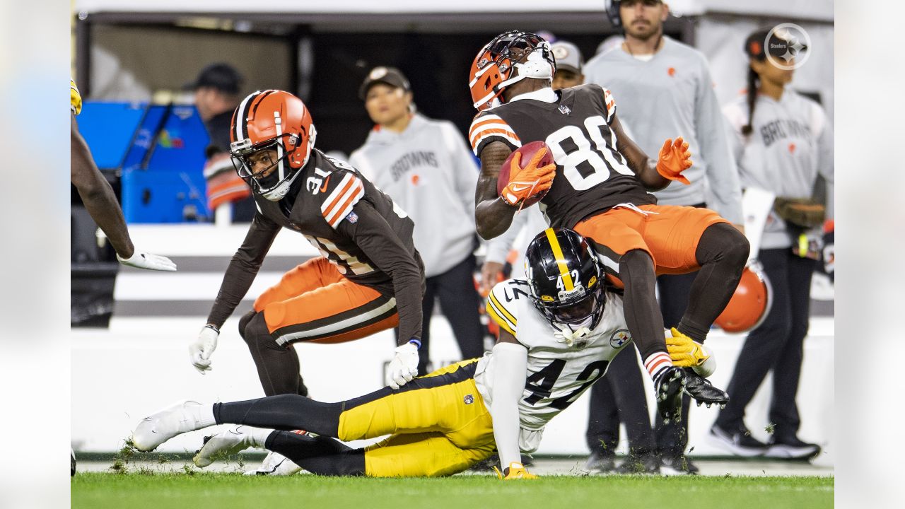 CB James Pierre is re-signing with the Steelers. He has 2 career INTs.