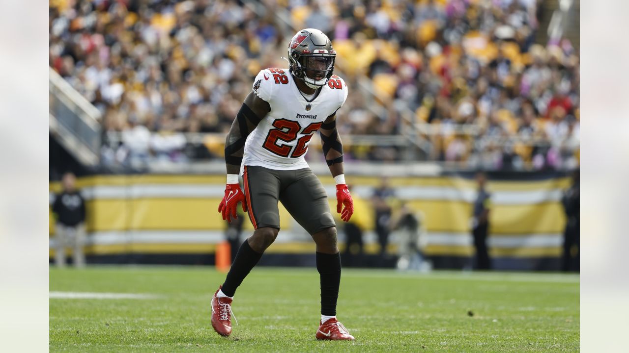 Steelers sign safety Keanu Neal and nose tackle Breiden Fehoko