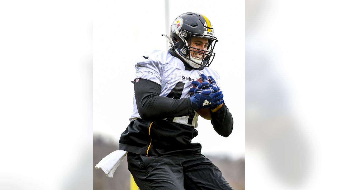 Pittsburgh Steelers fullback Derek Watt (44) lines up during an NFL  football game, Sunday, Sept. 26, 2021 in Pittsburgh. (AP Photo/Matt Durisko  Stock Photo - Alamy