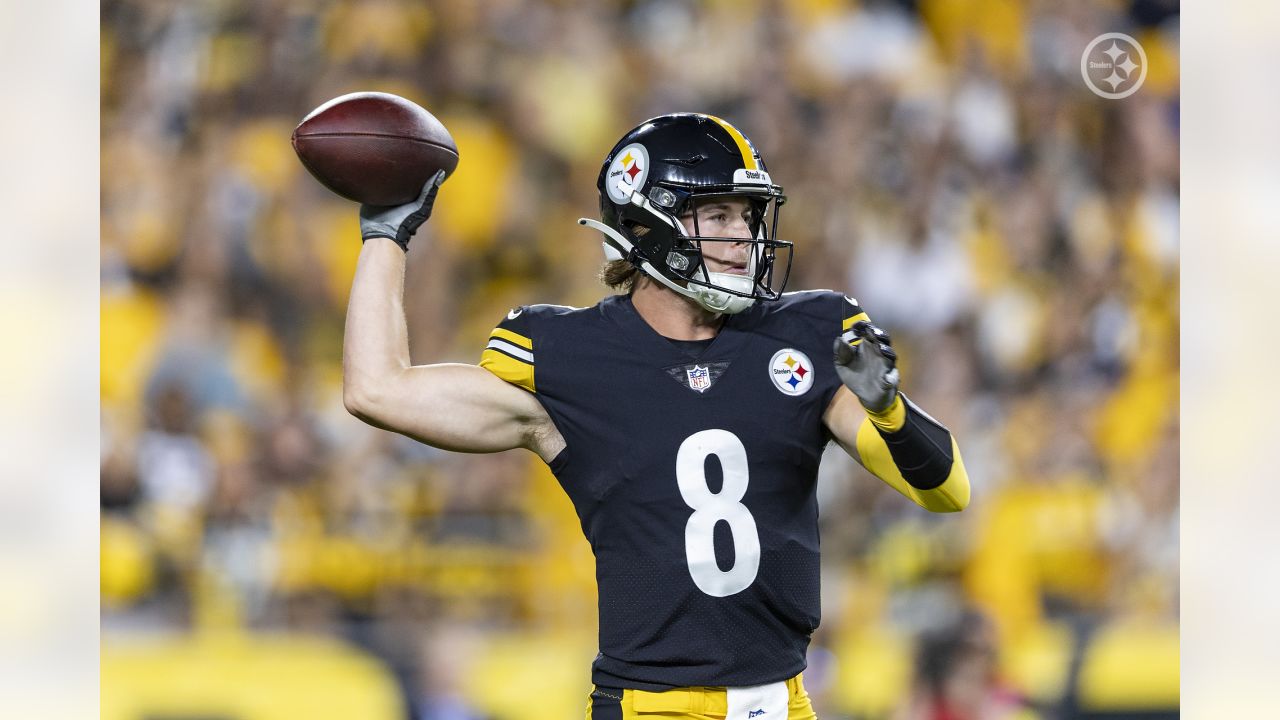 PITTSBURGH, PA - NOVEMBER 13: Pittsburgh Steelers quarterback Kenny Pickett  (8) looks on during the national football league game between the New  Orleans Saints and the Pittsburgh Steelers on November 13, 2022