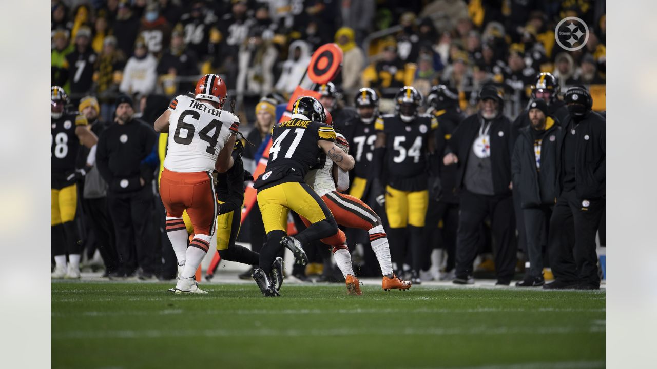 Pittsburgh Steelers linebacker Robert Spillane (41) works during