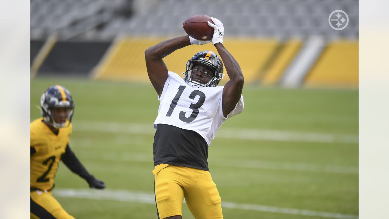 Pittsburgh Steelers wide receiver James Washington (13) works out during an  NFL football practice, Thursday, May 30, 2019, in Pittsburgh. (AP  Photo/Keith Srakocic Stock Photo - Alamy