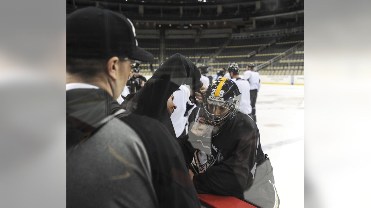 Penguins' Fleury to wear Steelers-themed mask at Soldier Field