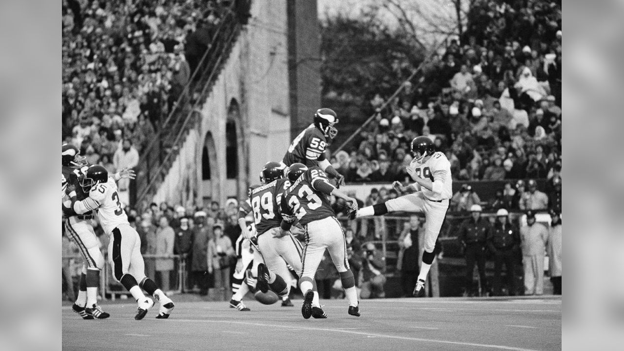 Terry Bradshaw tip-toes over a plank to avoid the flooded field at Tulane  Stadium just two days before their victory over the Vikings in Super Bowl IX  - 1975 : r/steelers