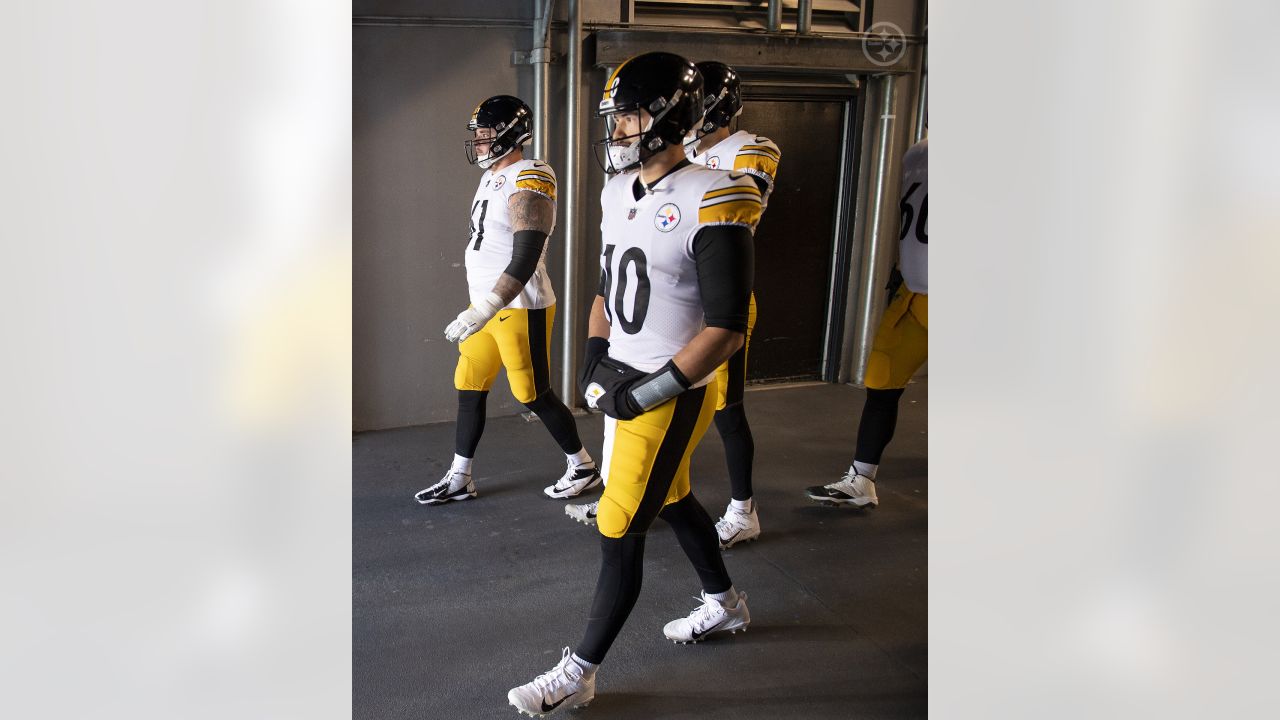 CHARLOTTE, NC - DECEMBER 18: Pittsburgh Steelers running back Derek Watt (44)  during an NFL football game between the Pittsburg Steelers and the Carolina  Panthers on December 18, 2022 at Bank of