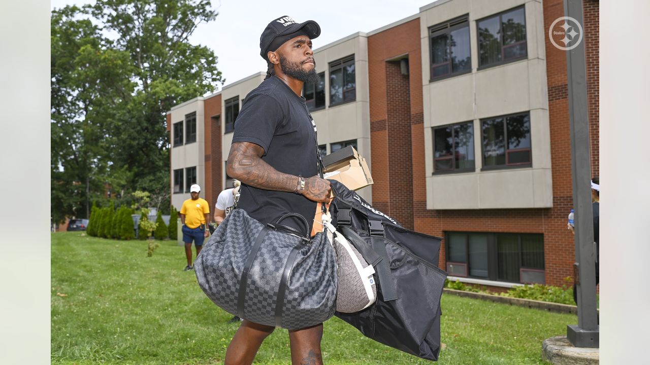 Pittsburgh Steelers offensive lineman James Daniels participates in an NFL  football practice, Tuesday, May 24, 2022, in Pittsburgh. (AP Photo/Keith  Srakocic Stock Photo - Alamy