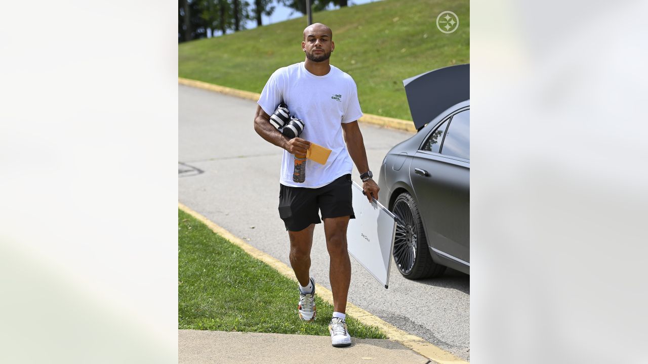 Pittsburgh Steelers offensive lineman James Daniels participates in an NFL  football practice, Tuesday, May 24, 2022, in Pittsburgh. (AP Photo/Keith  Srakocic Stock Photo - Alamy