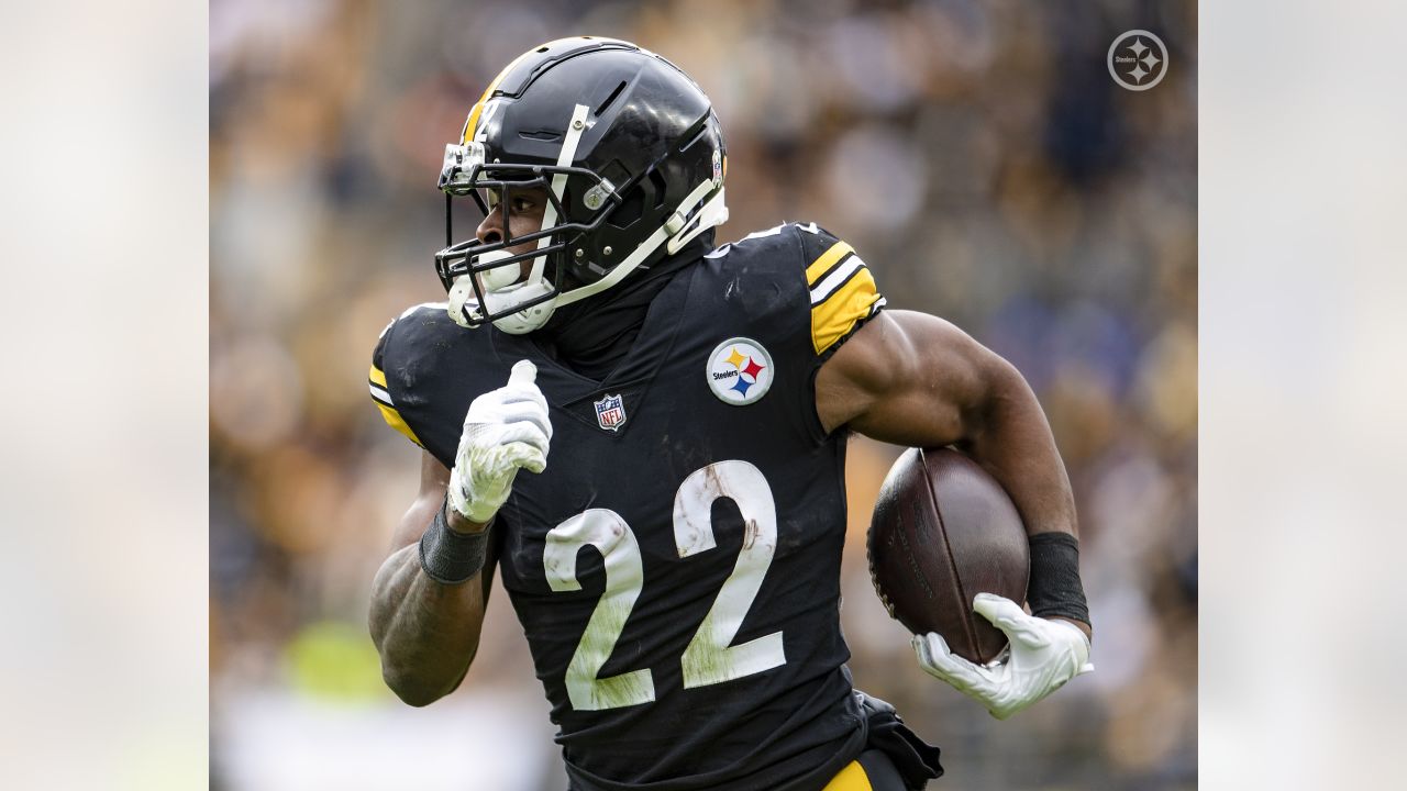 Steelers Gameday Plus: Pittsburgh Steelers running back Najee Harris (22)  during a regul…