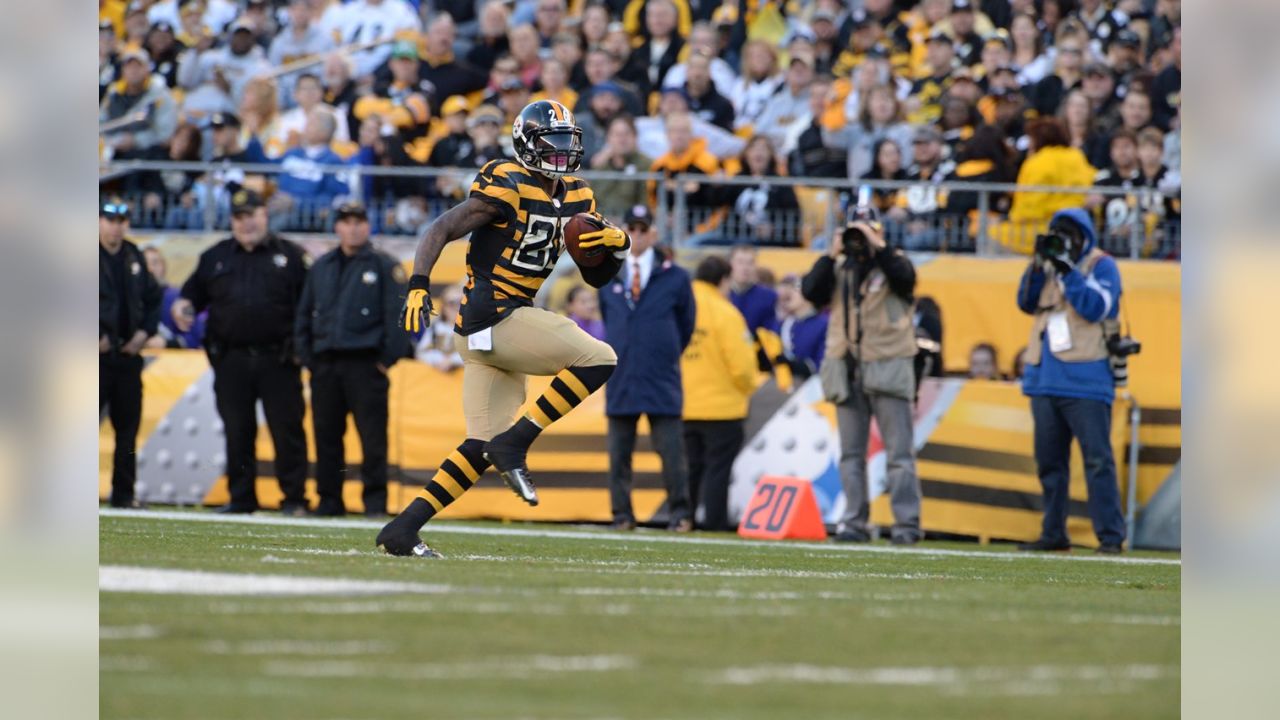 Pittsburgh Steelers Troy Polamalu watches a replay of the offense on the  scoreboard in the fourth quarter of the 28-10 win against the Cleveland  Browns at Heinz Field in Pittsburgh, Pennsylvania on