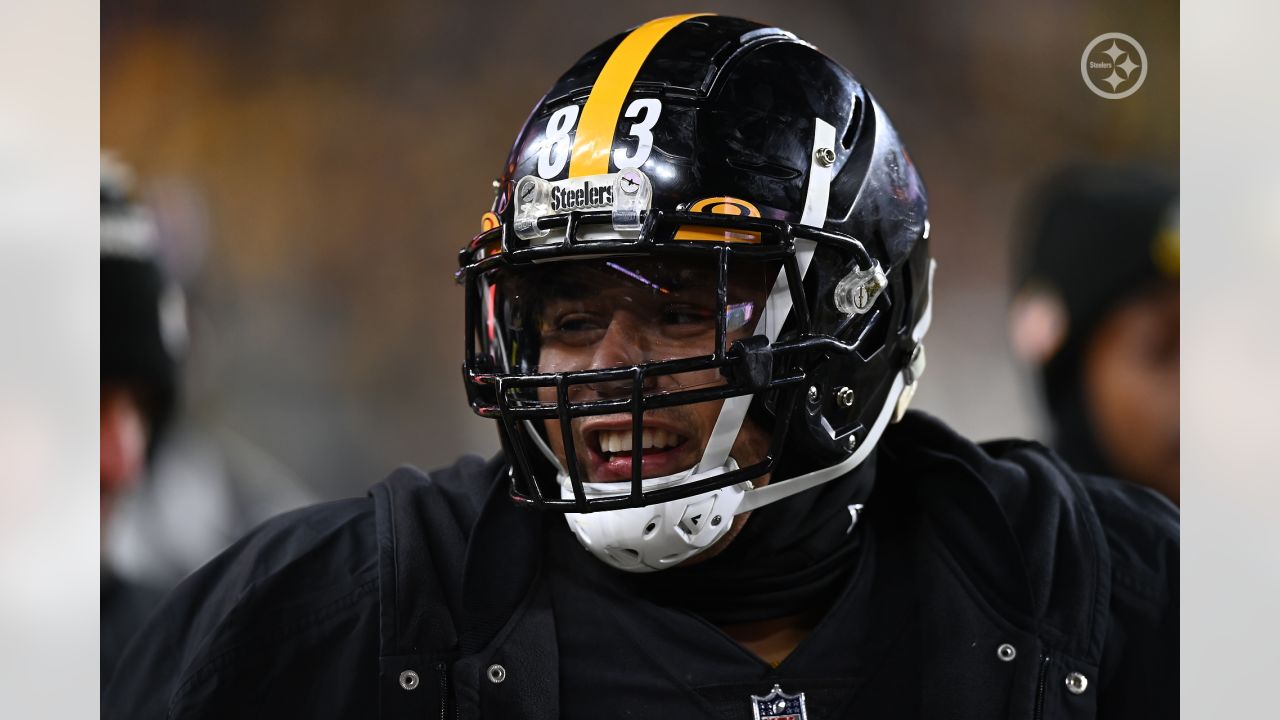 Pittsburgh Steelers tight end Connor Heyward (83) works during the