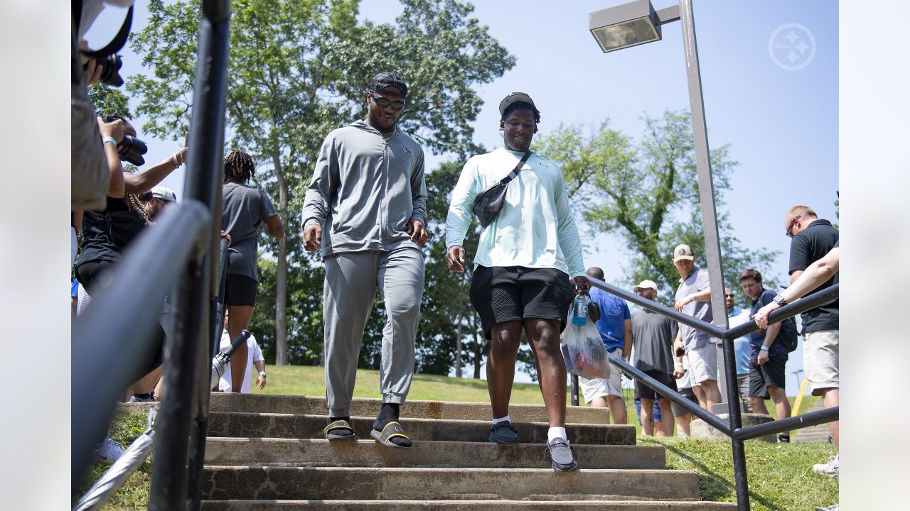 Steelers training camp: Players arrive at Saint Vincent College